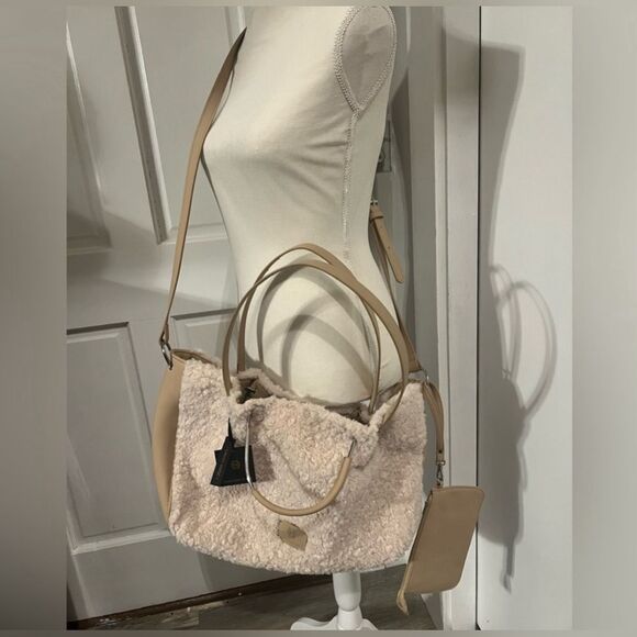 NWT House of Harlow OVERSIZED crossbody convertible Sherpa w metal handles - Picture 1 of 10